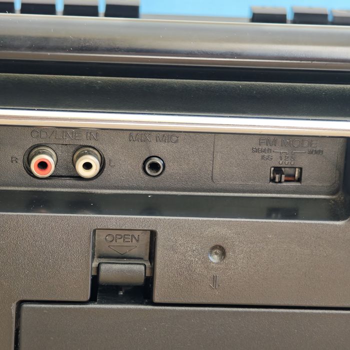 Двукасетъчен радиокасетофон Sony CFS-DW34S