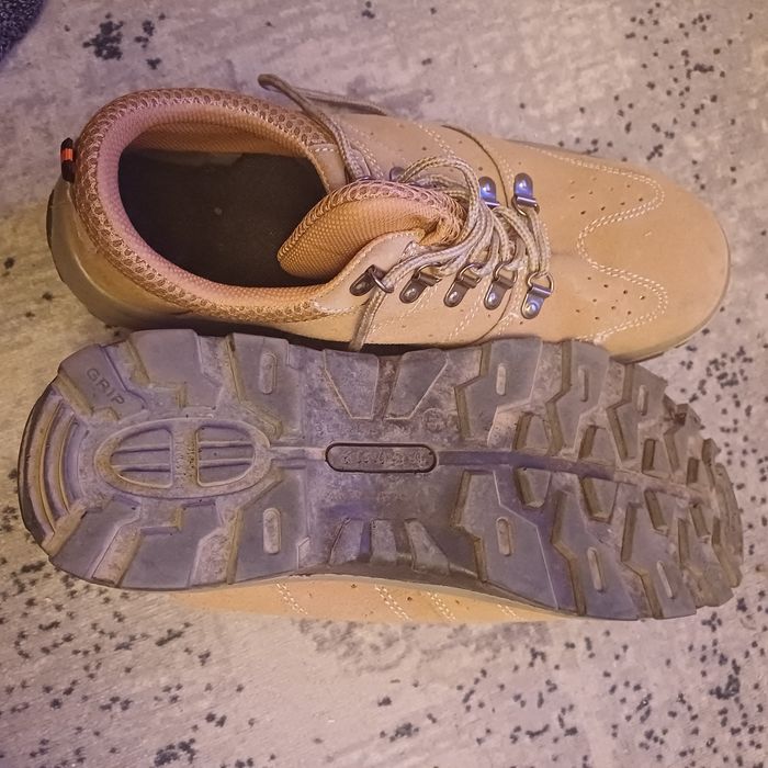 Продам кроссовки