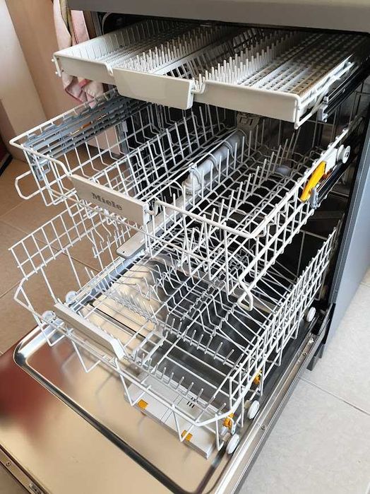 Инокс - Miele Съдомиялна - 14 Комплекта - Свободностояща - 60см