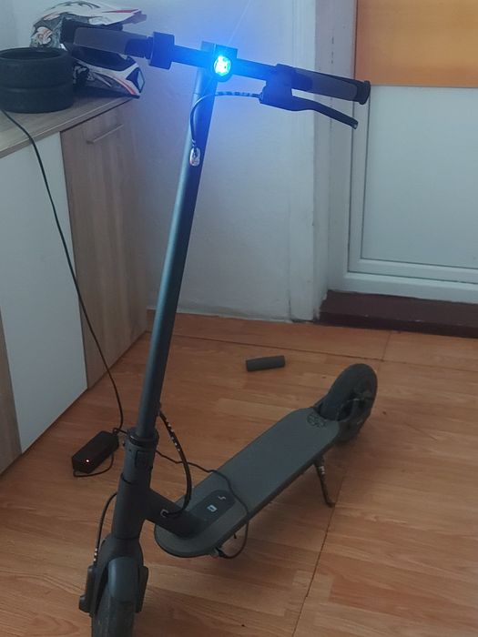 Vând xiaomi m365 viteza maxima 28