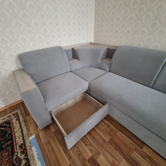 Продам угловой диван с креслом