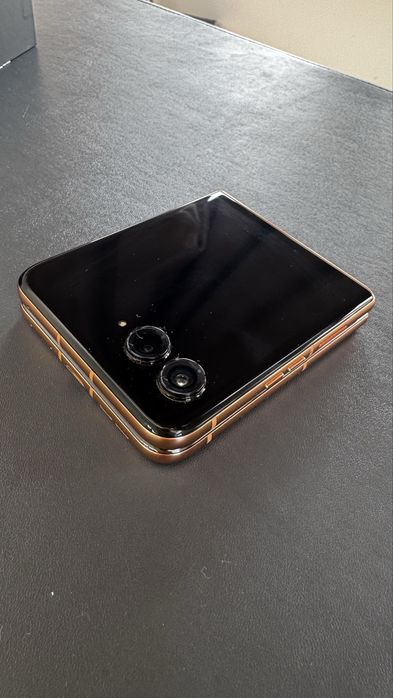 Motorola Razr 50 Ultra, culoare Mocha Mousse, 12GB RAM, 512 GB storage