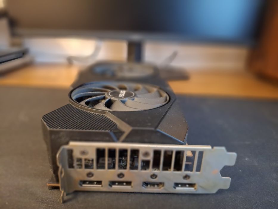 Asus Dual RX 5700 8GB