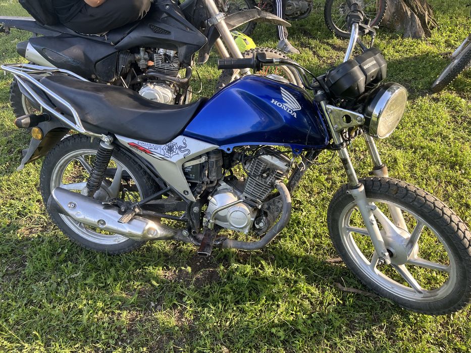 Honda CBi 125.