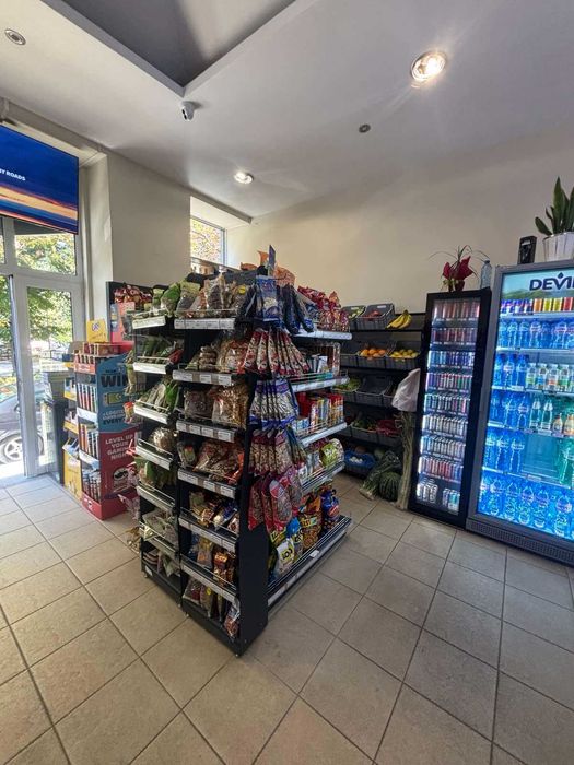 Островен стелаж за магазин (гондола)