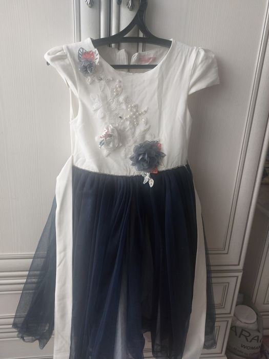 Продам нарядные детские платья от 5 до 10 лет