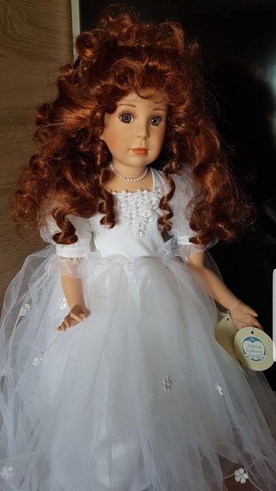 Papusa din portelan de colecție - Rezervata