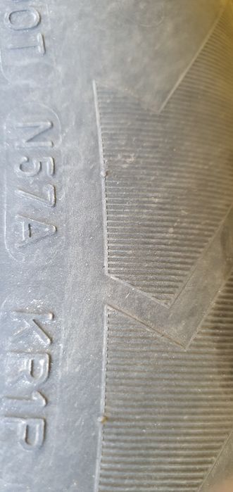 235/55/17 goodyear ultragrip 2 броя зимни гуми над  6мм