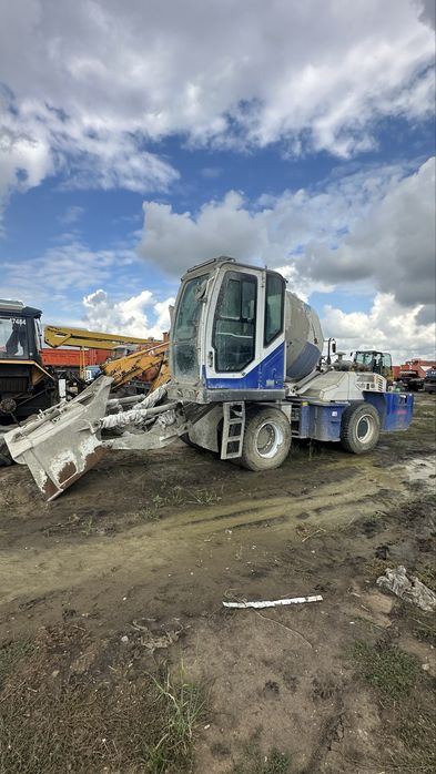 Бетоносмеситель миксер с самозагрузкой