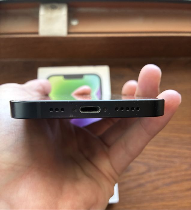 Продам Iphone 14