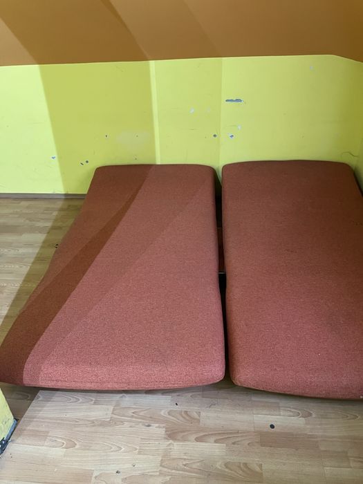 Офис мебели цвят череша