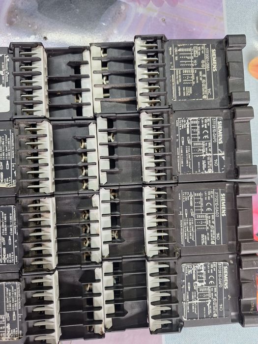 Contactori Siemens  alimentare 220v