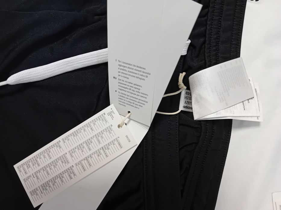 Vând pantaloni scurti