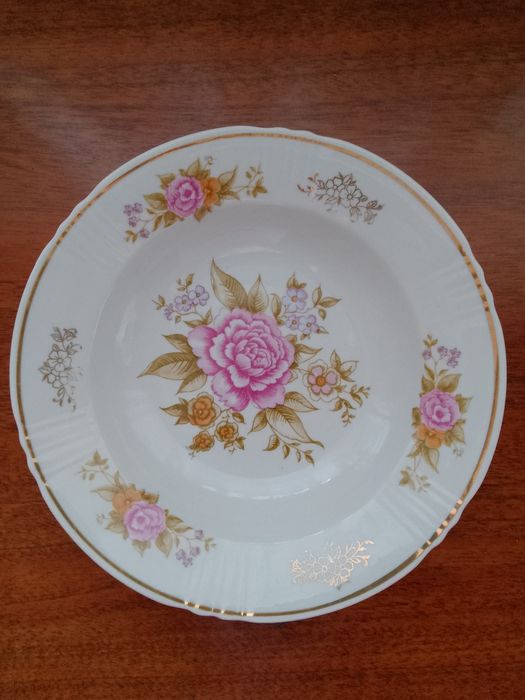 Продам глубокие тарелки