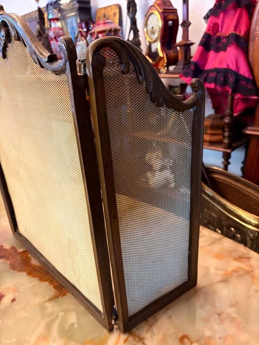 Paravan pentru șemineu din bronz.