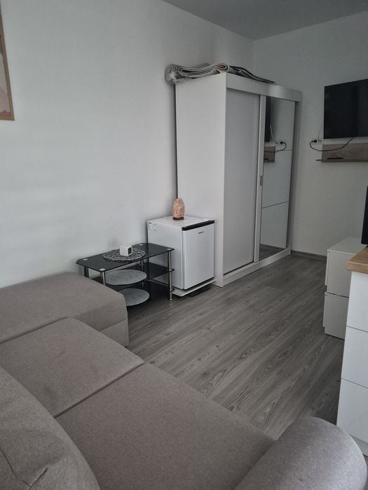 Inchiriez Garsoniera in Curte Comuna cu Facturii  Incluse