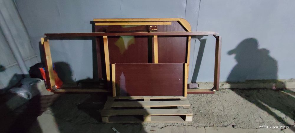 Стол деревянный для гостинной