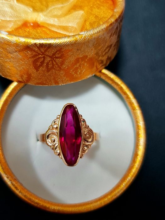 Золотое кольцо 583 пробы с рубином