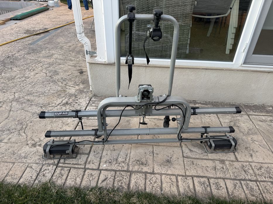 Vand suport biciclete pe carlig pentru 2 biciclete cu instalatie