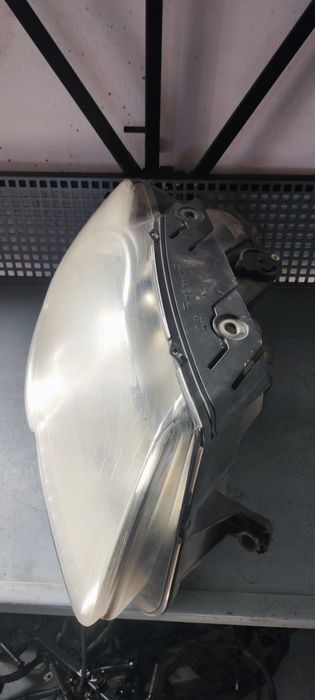 Far dreapta volkswagen vw passat b6 sedan usor matuit