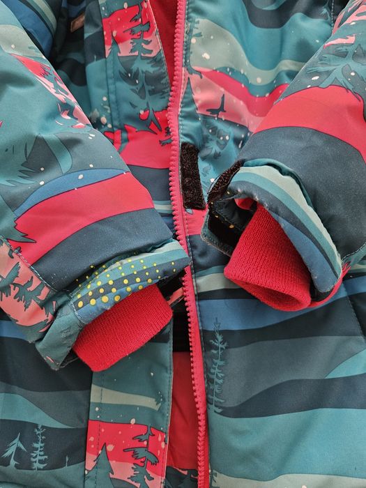 Продам зимний комбинезон для девочки