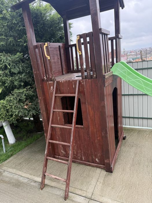 Turn de joaca copii din lemn cu tobogan topogan