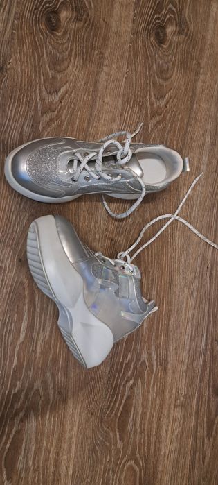 Обувки на висока платформа 37,5намер