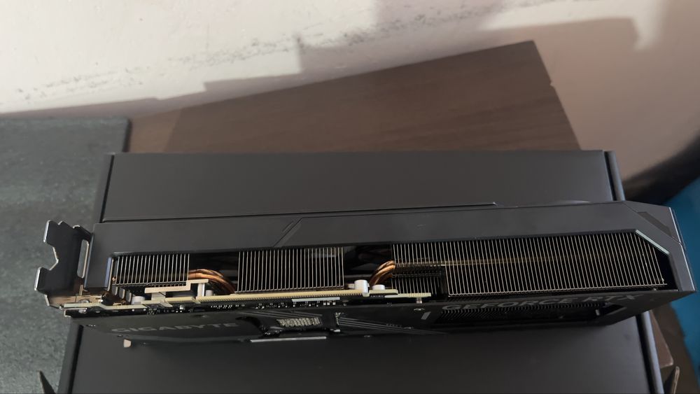 Продава се: RTX 5070 Gigabyte Windforce OC SFF 12GB