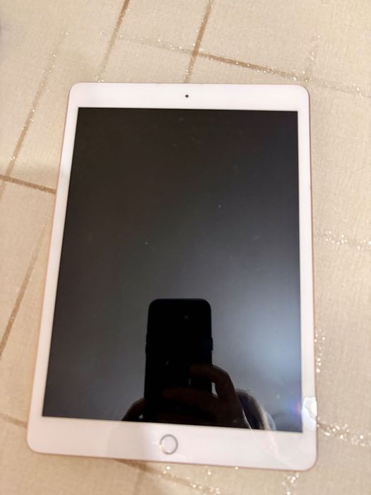 iPad 9th generation с неработещ главен чип за части