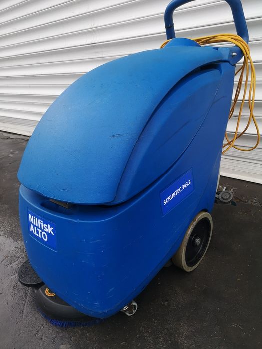 Подопочистваща Машина Nilfisk Scrubtec  на 220V  За всички Настилки