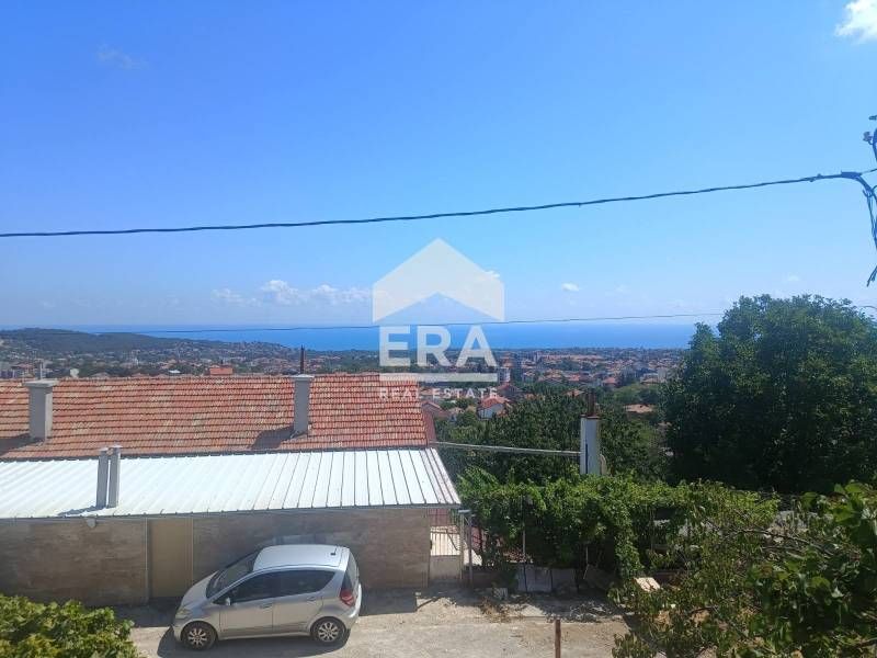 Ексклузивно от ЕРА Лайф! Двуетажна къща с морска панорама под наем, Ви