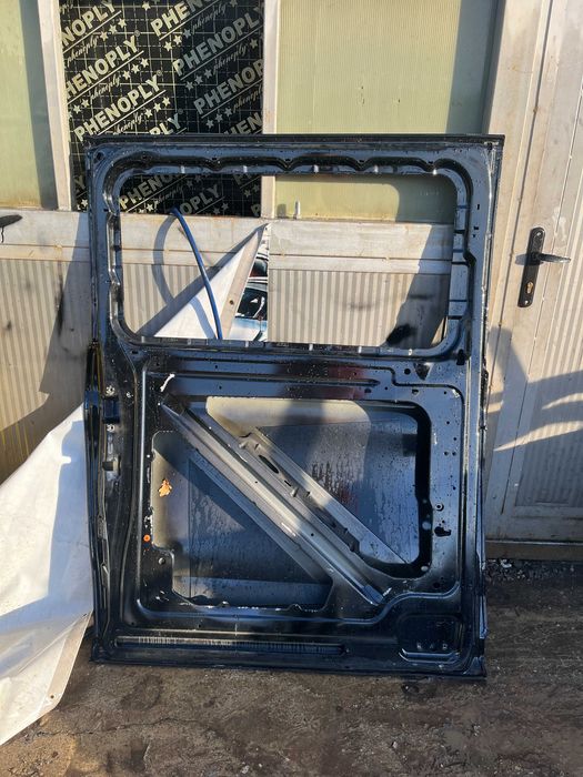 4 броя задна дясна и 1 брой задна лява врата Mercedes Vito W447