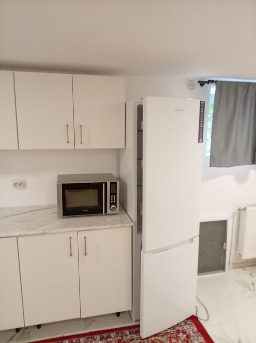 Închiriez apartament