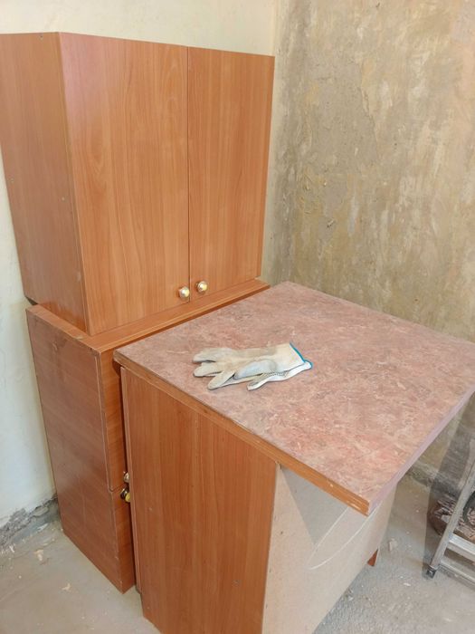 Продам б/у кухонный гарнитур и отдам даром б/у раковину
