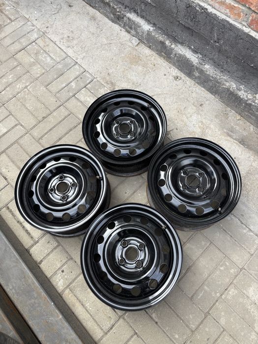 Продам диски R15 4/100 без резины