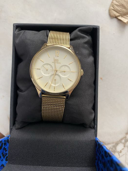 Ceas tommy hilfiger sau schimb pe telefon
