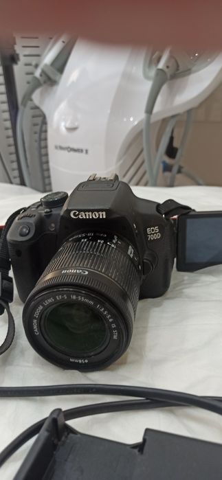 Фотоаппарат Canon 700D