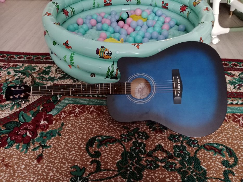 Продам гитару новый