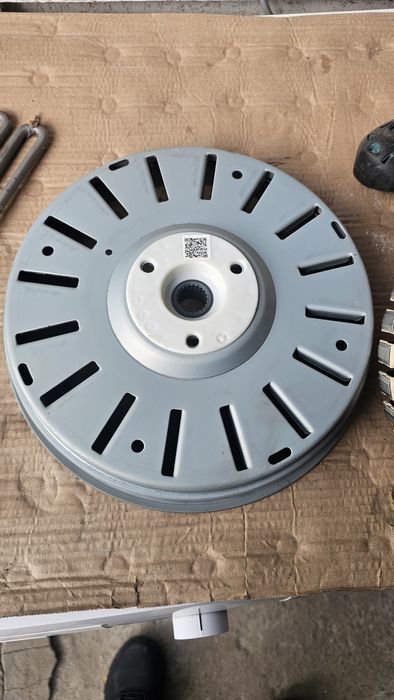 Vând motor pentru eoliană