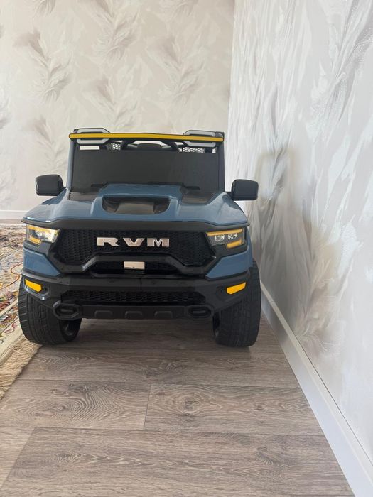 Машина  детский RVM 4x4