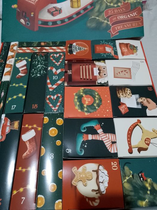 Кутия от адвент  календар на зелен