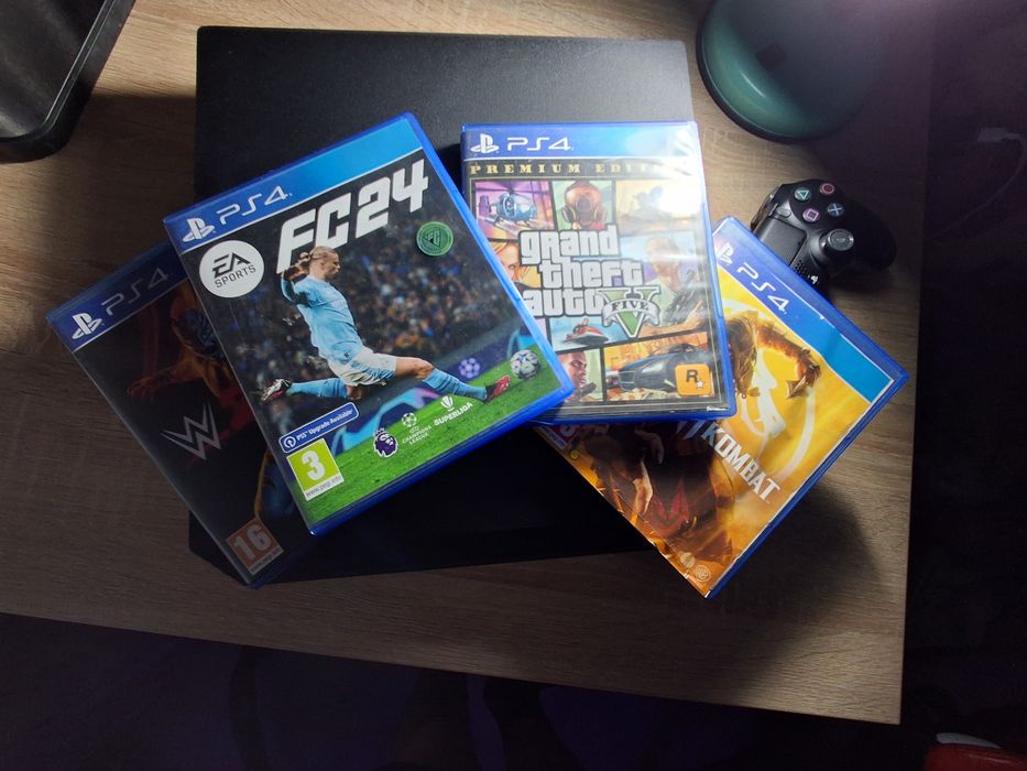 PlayStation 4 PRO   (1TB) cu cd uri.