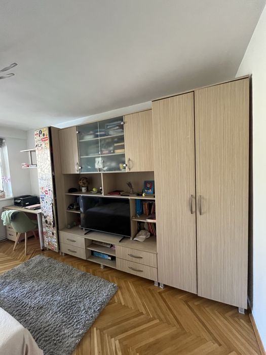 Vand 2 seturi mobilier și un fotoliu de relaxare