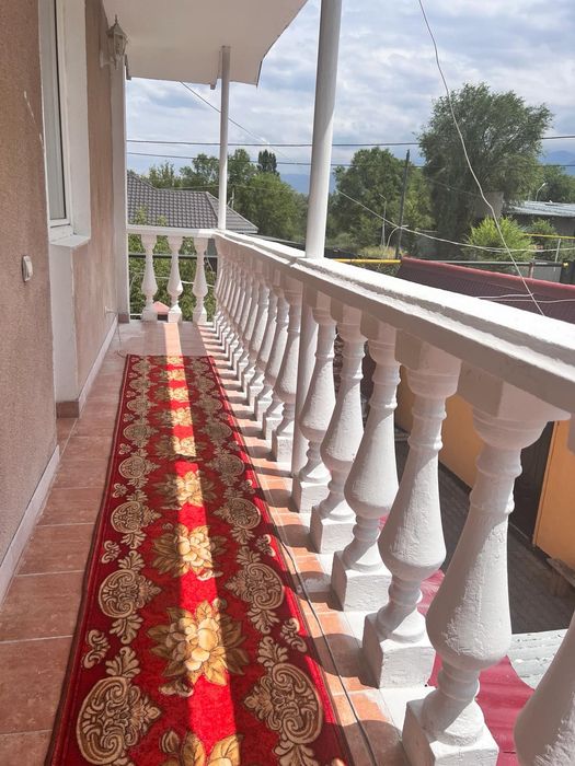 Кирпичный отдельный дом 2-х уровней, строили для себя. продам срочно.