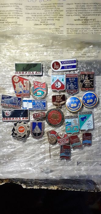 Продам значки в хошем состаянии