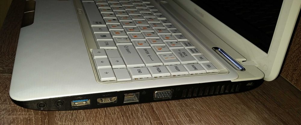 ноутбук Toshiba +сумка+мышка