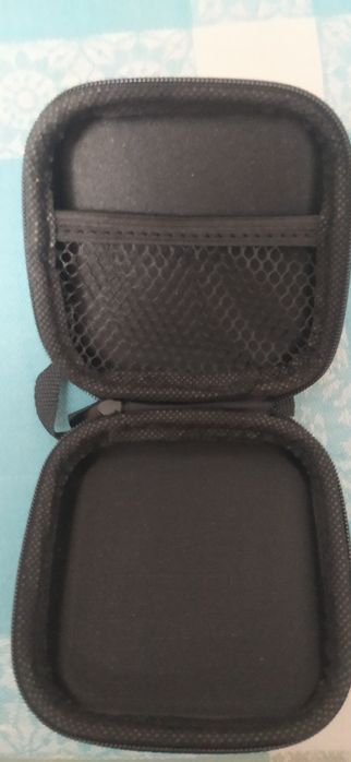 Футляр для наушников блютуз