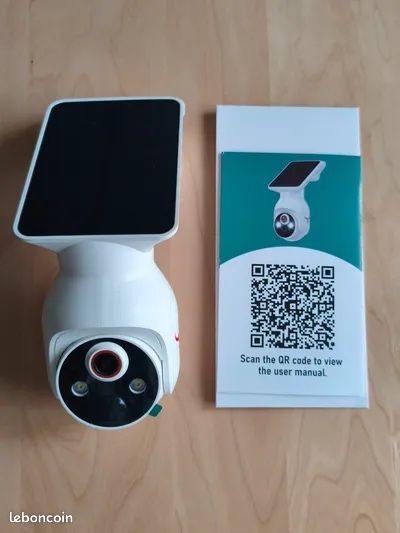 Wi-Fi соларна 360 камера за наблюдение.