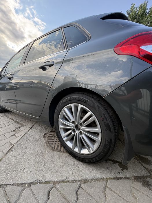 Citroen C4.
