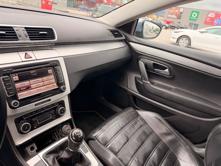 Автомобил Volkswagen CC